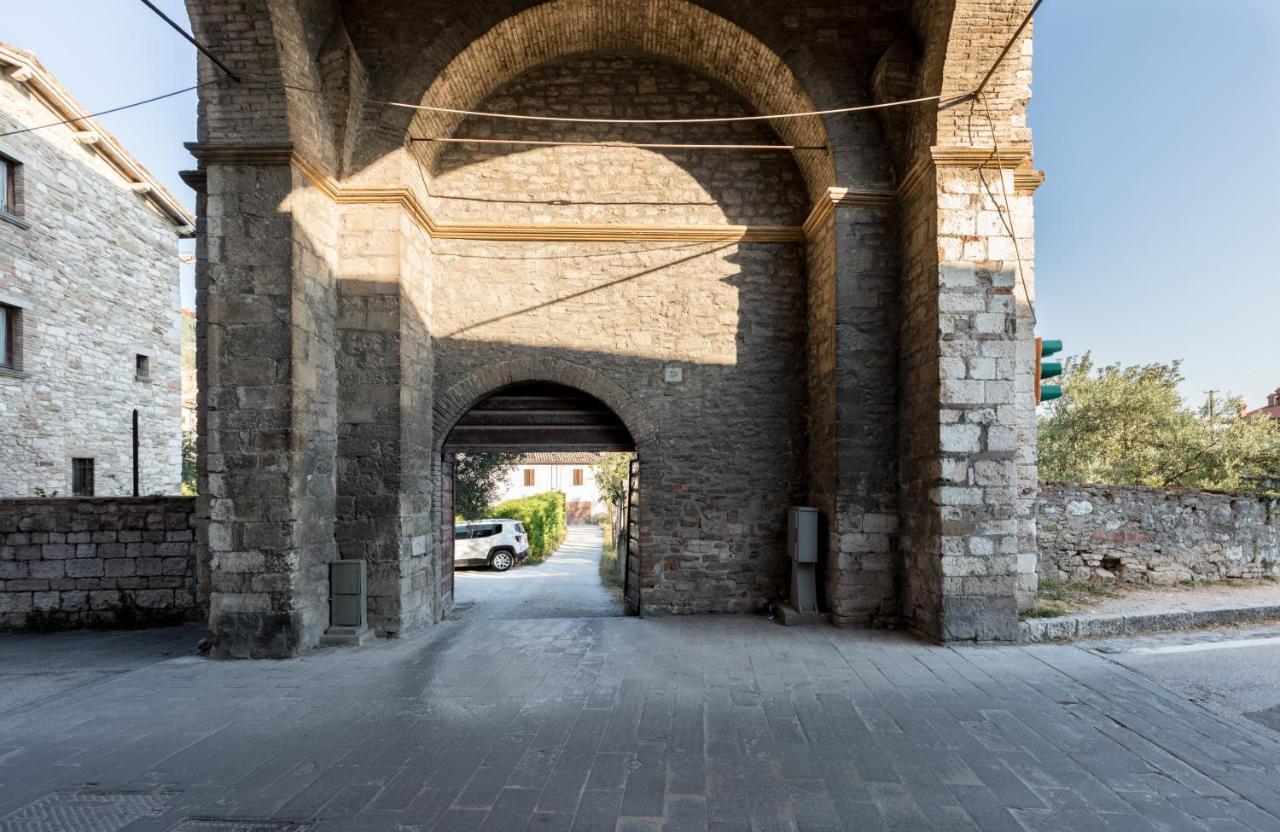 Borgo Santa Lucia Apartment With Private Parking & Garden Gubbio Esterno foto