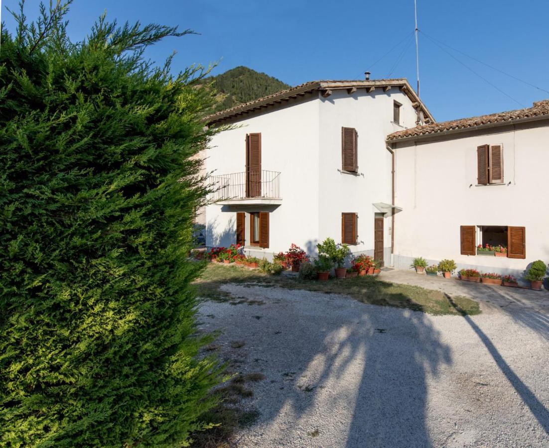 Borgo Santa Lucia Apartment With Private Parking & Garden Gubbio Esterno foto
